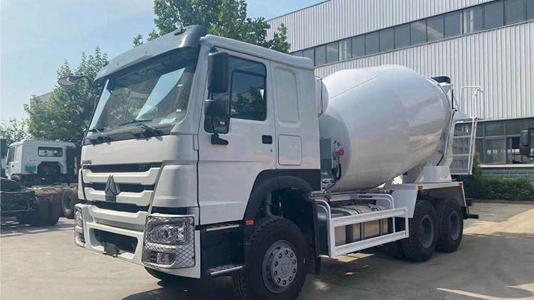 Second Hand Sinotruk Howo Concrete Mixer Truck for Sale in Zambia