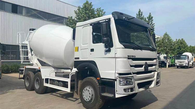 Second Hand Sinotruk Howo Concrete Mixer Truck for Sale in Zambia