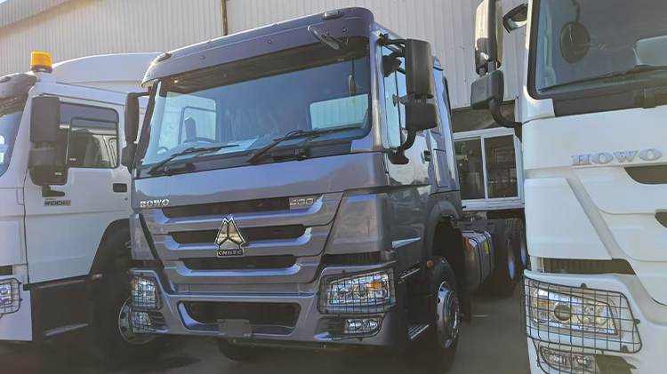 Second Hand Sinotruk Howo Tractor Truck 400hp for Sale in China