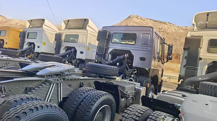 Second Hand Sinotruk Howo Tractor Truck 400hp for Sale in China