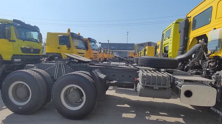 Sinotruk Used Howo 6x4 Tractor Truck for Sale in China