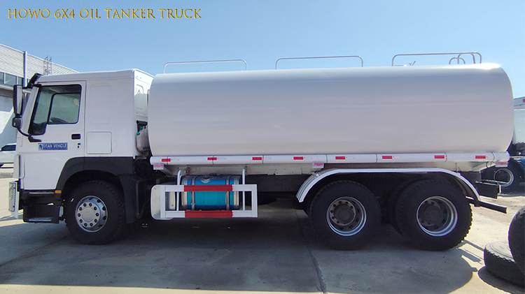 Used Howo 6x4 Oil Tanker Truck for Sale in Cameroon