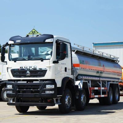 30000l Sinotruk Howo TX 8x4 12 Wheel Oil Tank Truck