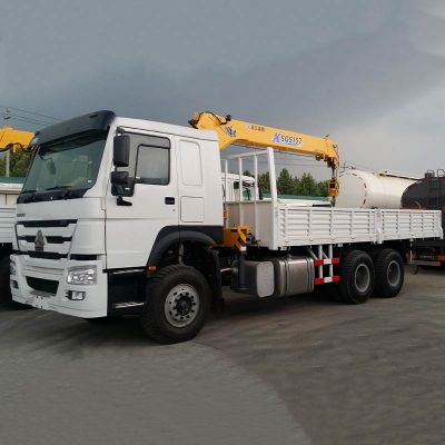 China Old Cranes Sinotruk Howo 6x4 Crane Truck